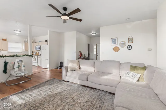 $262,000 | 729 West Harriman Avenue, Bargersville, IN 46106