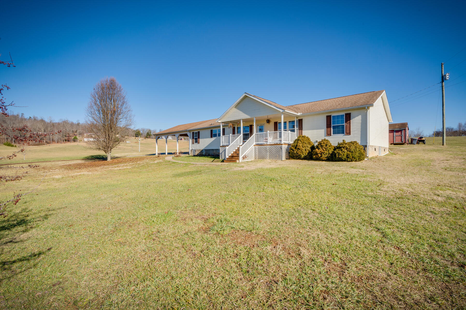 356 Looneys Gap Road Surgoinsville, TN 37873 - Photo 3 of 42 003