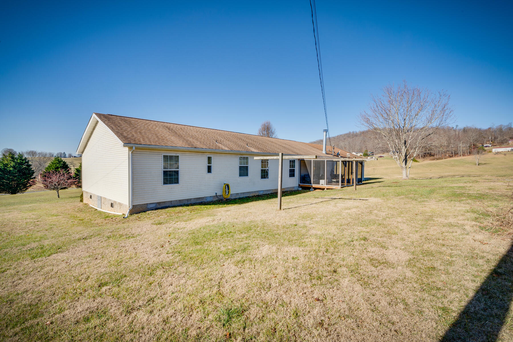 356 Looneys Gap Road Surgoinsville, TN 37873 - Photo 33 of 42 033