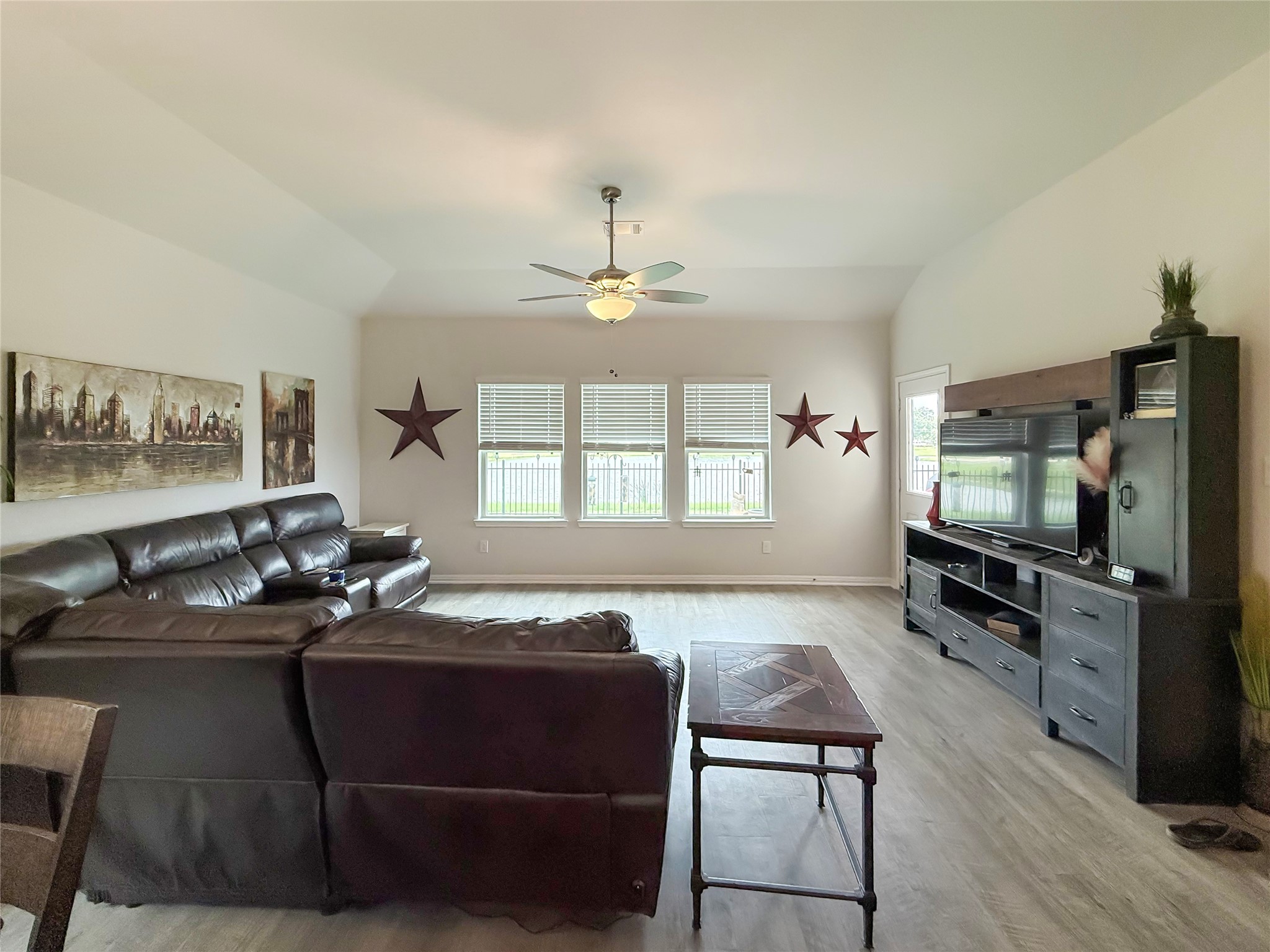 209 Bryan Way Angleton, TX 77515 - Photo 10 of 25