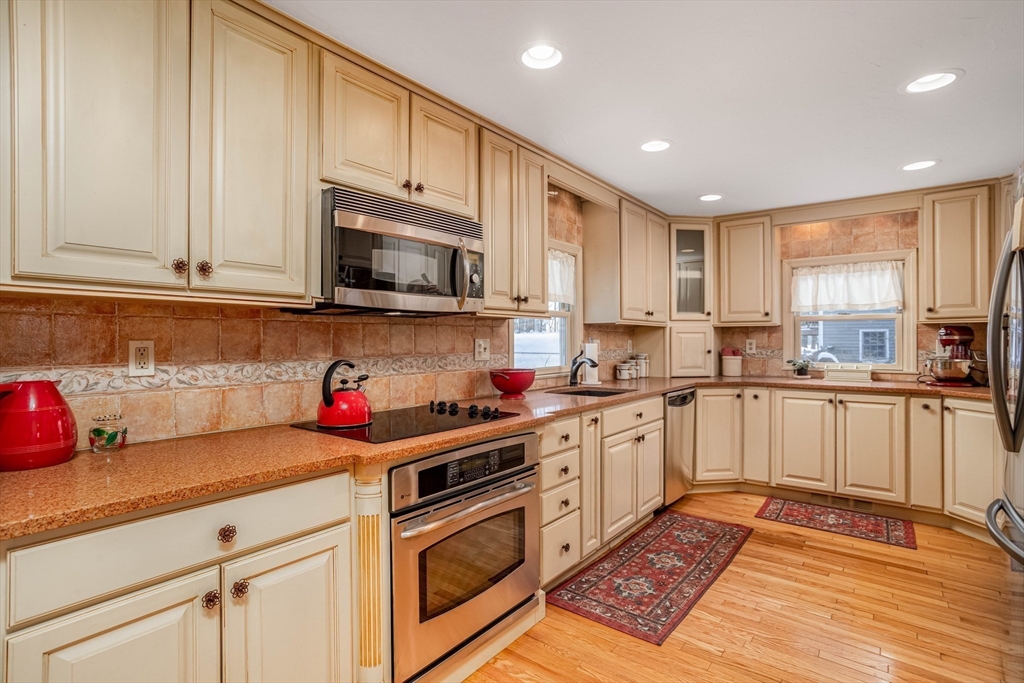 413 Hollis Road Lunenburg, MA 01462 - Photo 12 of 37