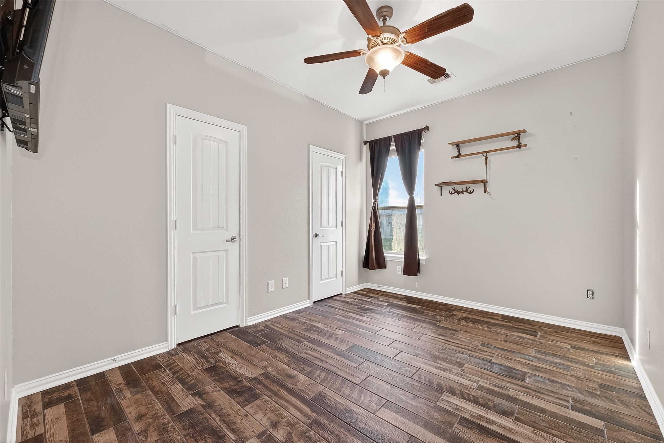 2019 Preston Park Rosenberg, TX 77471 - Photo 14 of 36 Secondary Bedroom 3