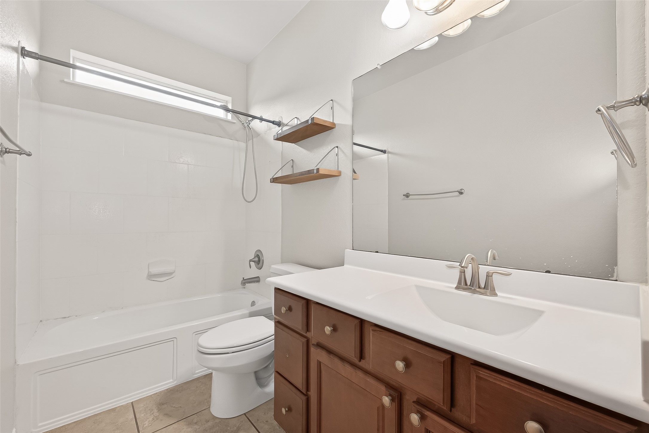 2019 Preston Park Rosenberg, TX 77471 - Photo 15 of 36 Full Guest Bath