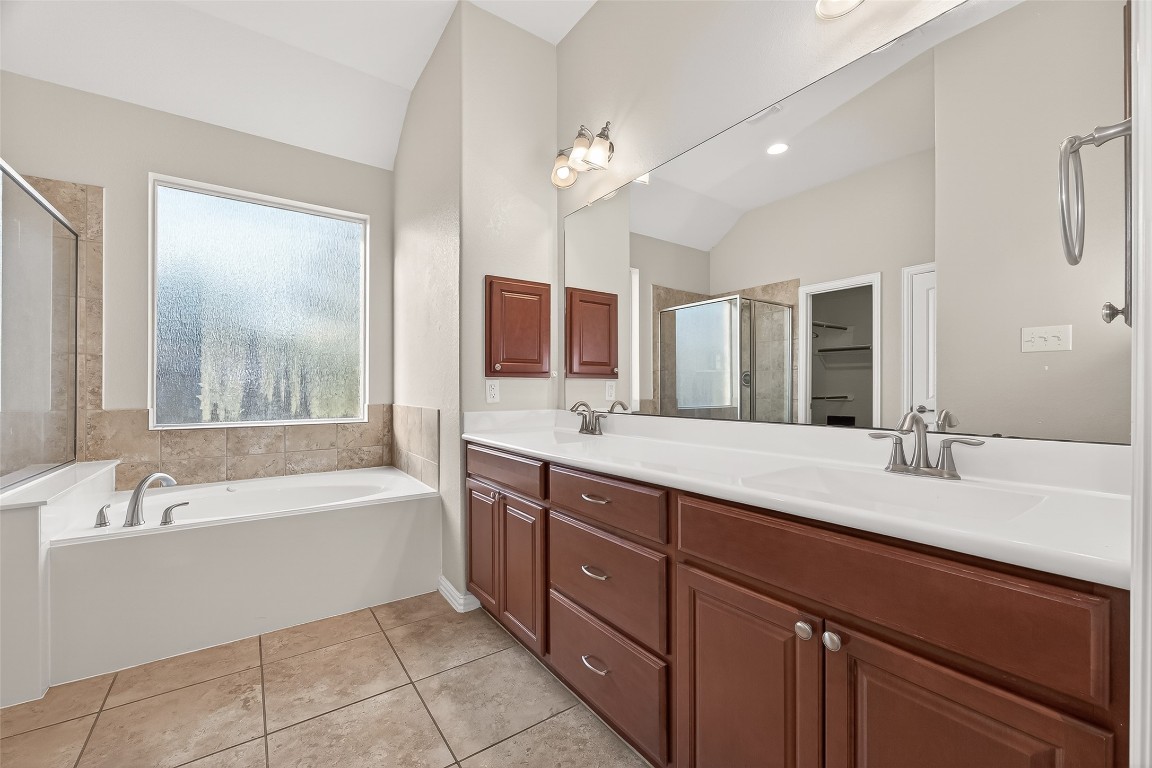 2019 Preston Park Rosenberg, TX 77471 - Photo 23 of 36 Primary Bath