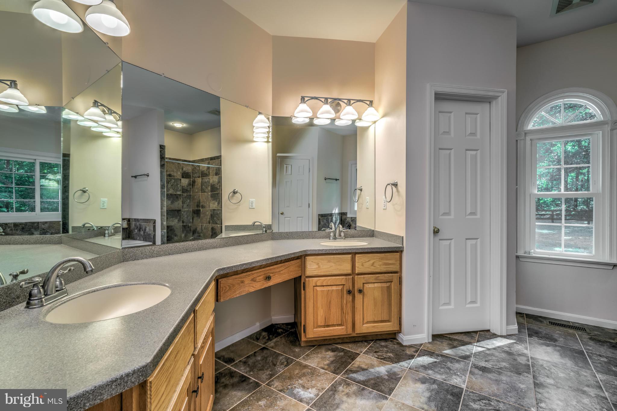 6042 Varzara Road Marshall, VA 20115 - Photo 16 of 30 Bath (Master)