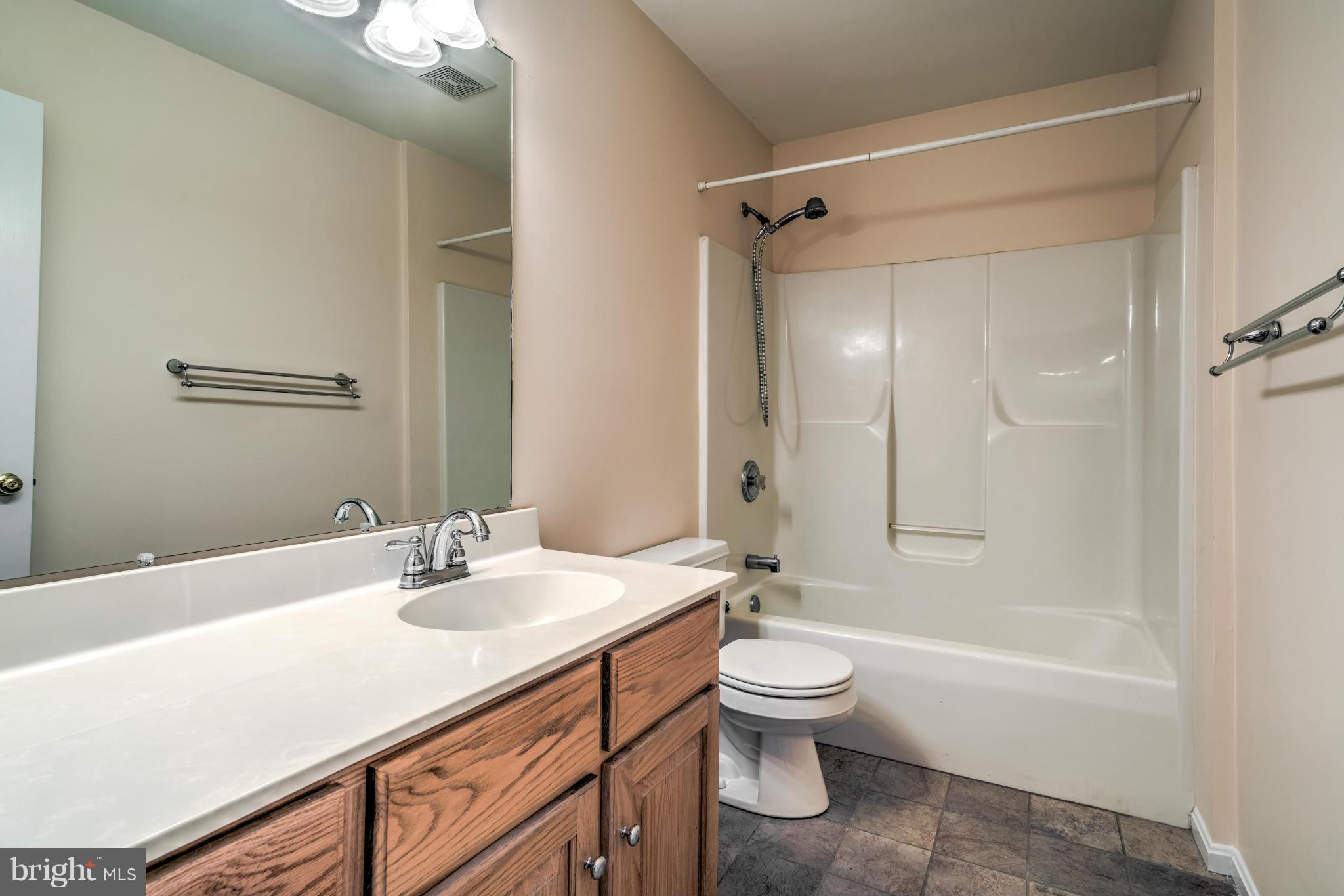 6042 Varzara Road Marshall, VA 20115 - Photo 20 of 30 Bath