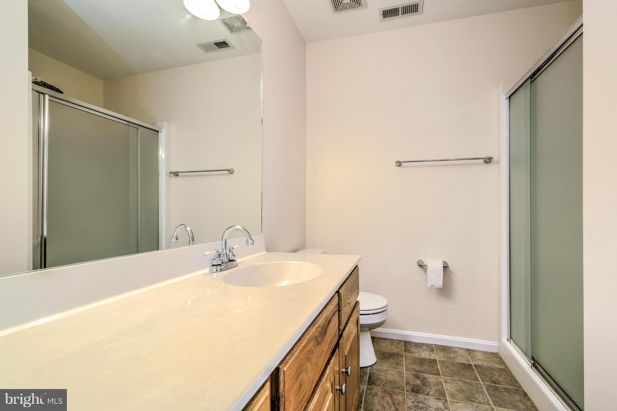 6042 Varzara Road Marshall, VA 20115 - Photo 22 of 30 Bath