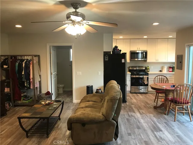 $1,800 | 430 East Bixby Road, Unit A, Long Beach, CA 90807