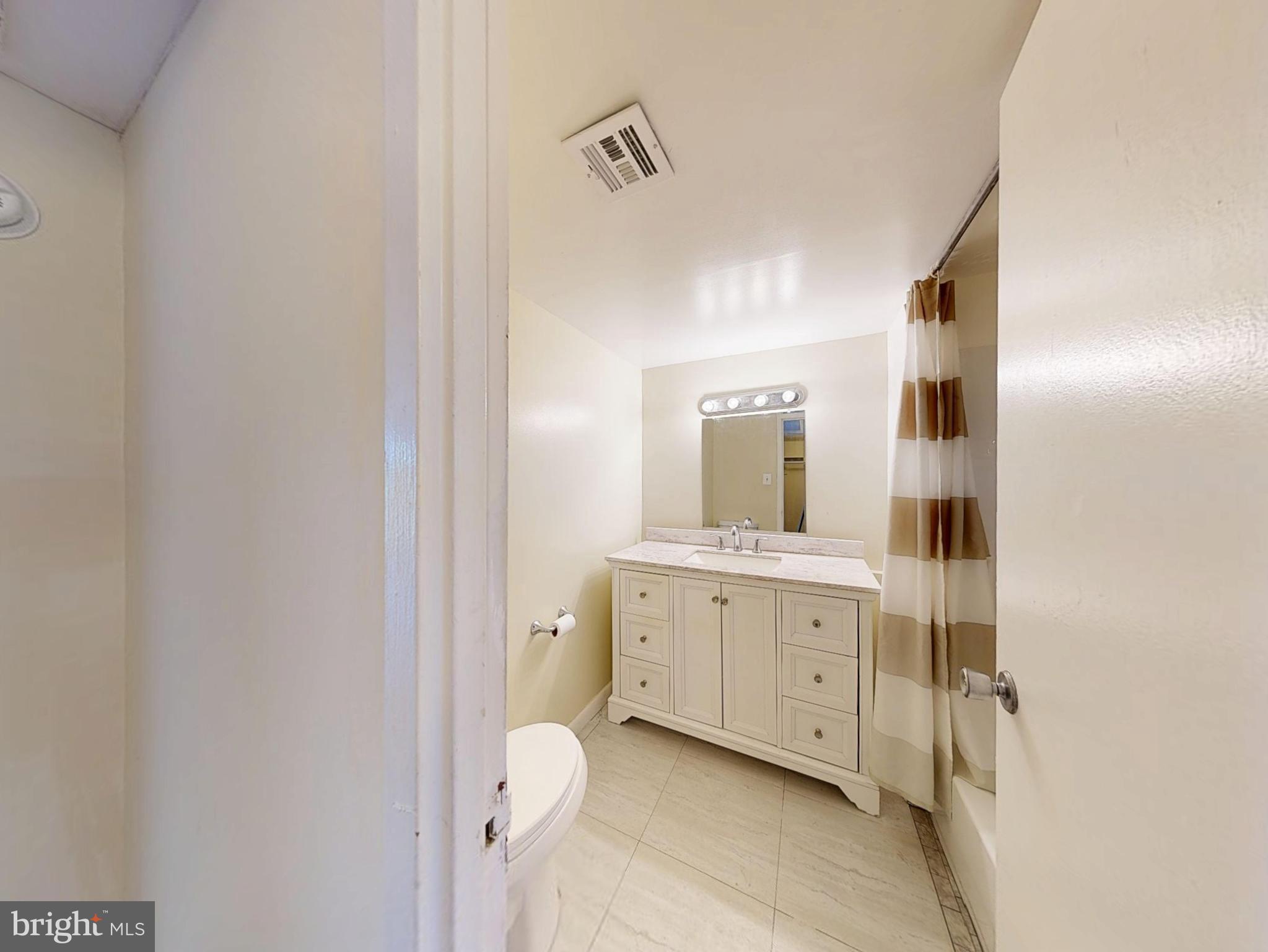 2622 Fort Farnsworth Road, Unit 216 Alexandria, VA 22303 - Photo 16 of 51 Bathroom
