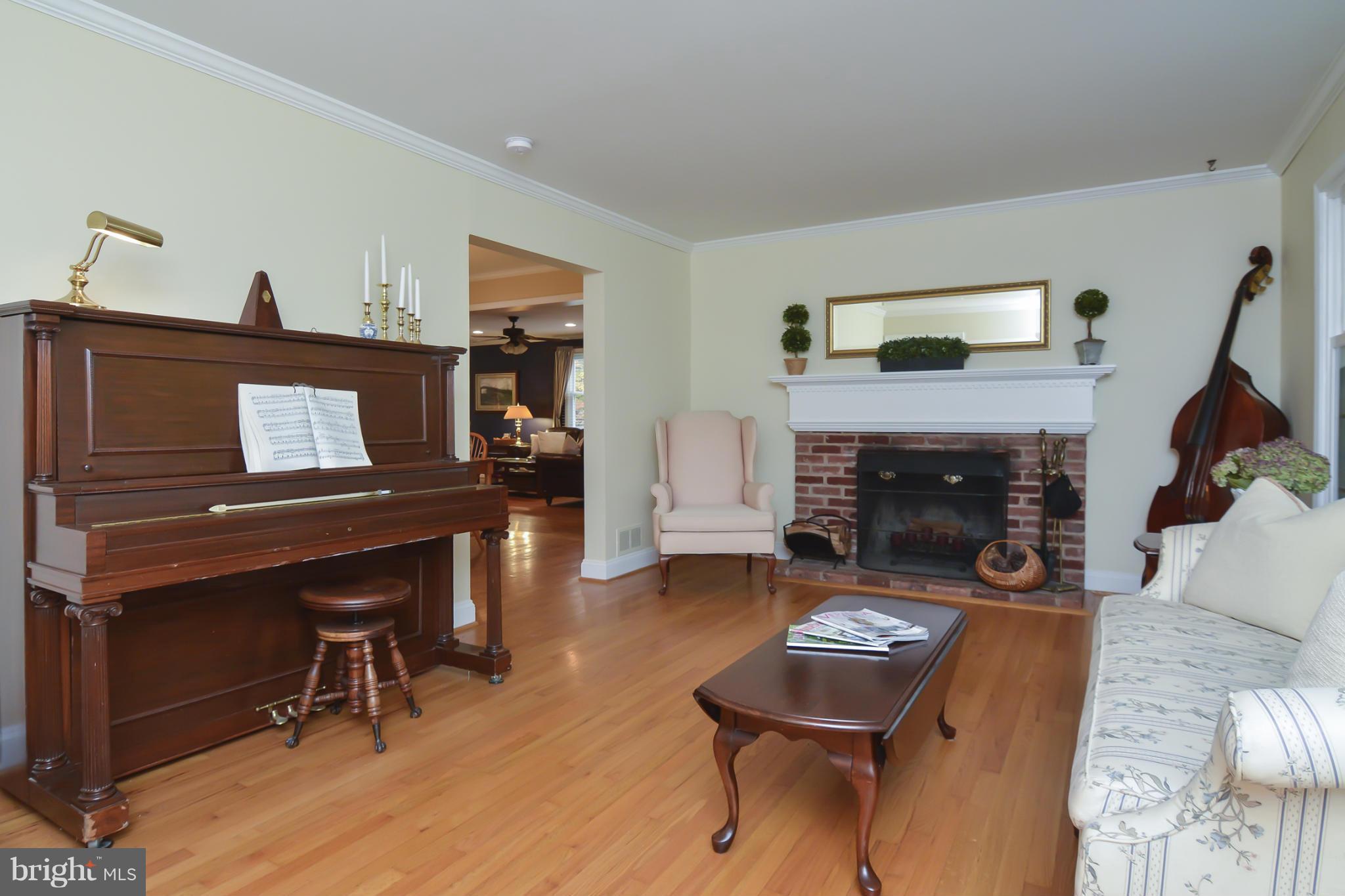 1633 Ridout Road Annapolis, MD 21409 - Photo 5 of 29 Living Room