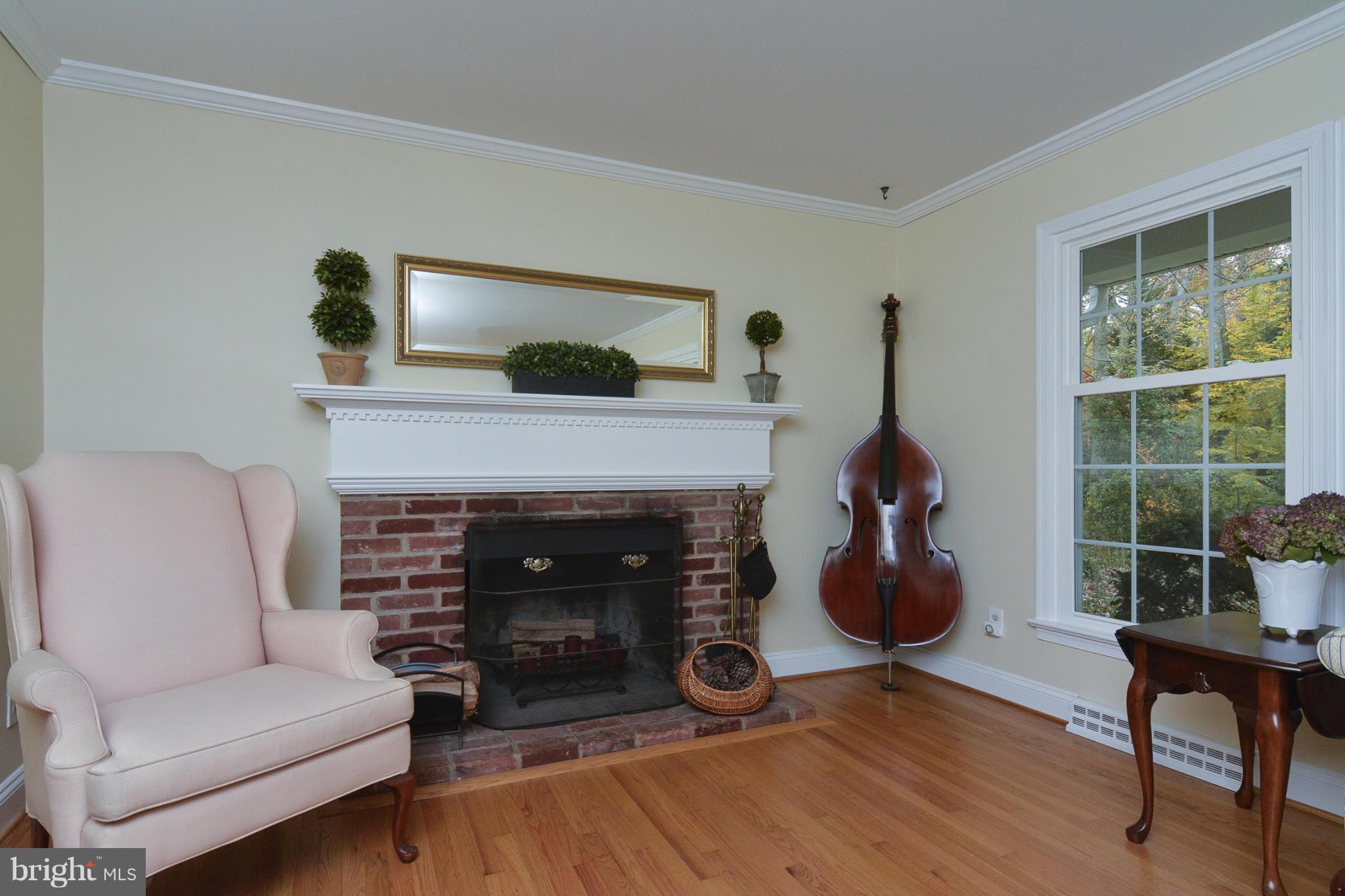 1633 Ridout Road Annapolis, MD 21409 - Photo 6 of 29 Living Room