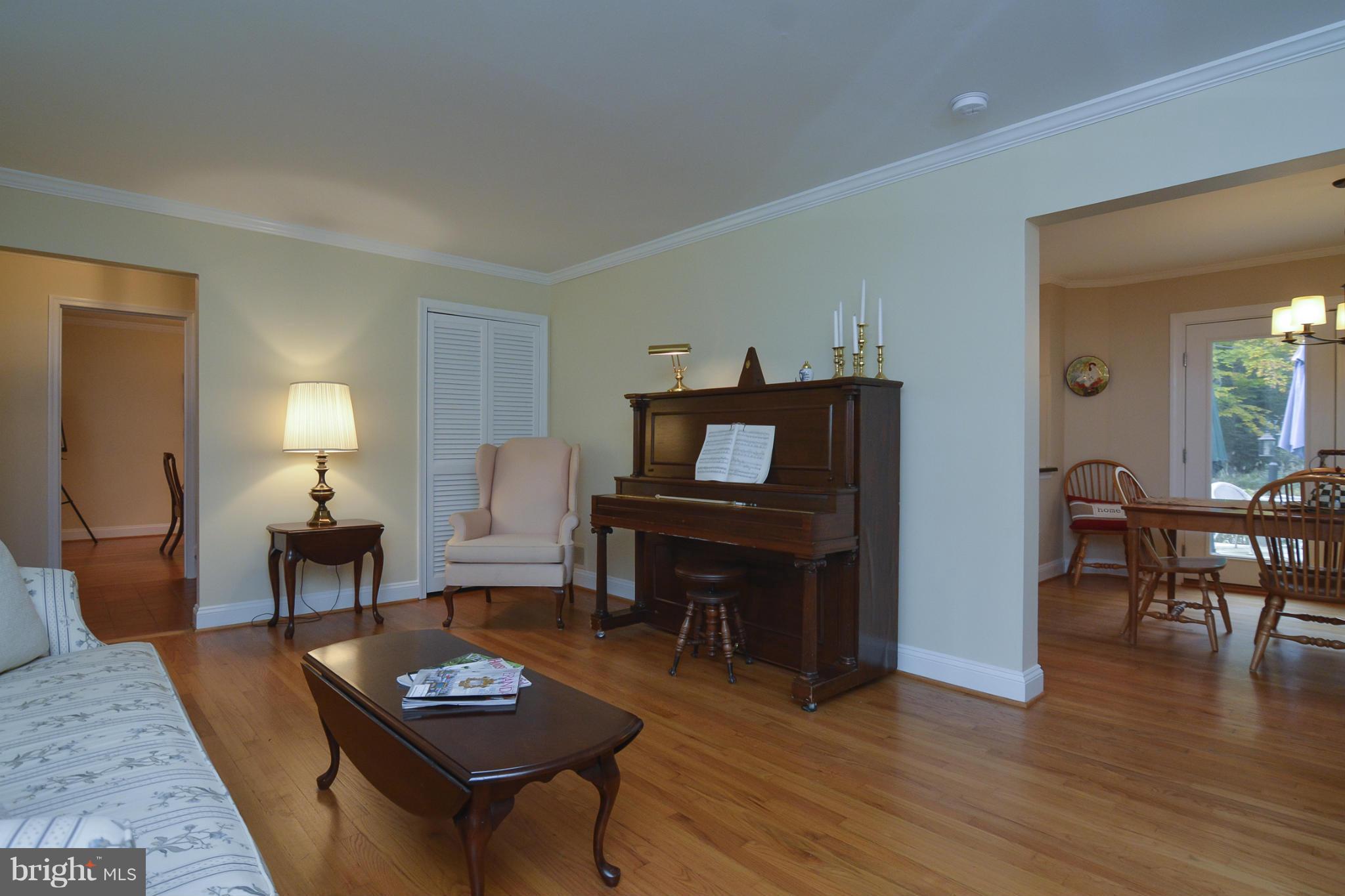 1633 Ridout Road Annapolis, MD 21409 - Photo 7 of 29 Living Room