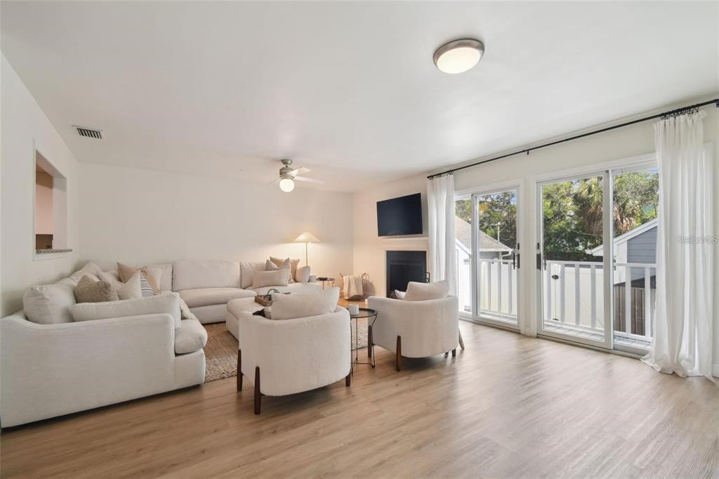 4835 West Flamingo Road Tampa, FL 33611 - Photo 17 of 51 a living room with furniture and a large window