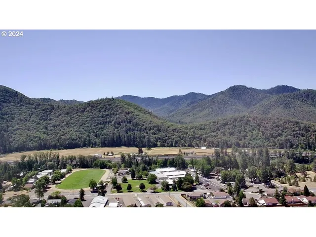 $160,000 | 1400 7th Avenue, Gold Hill, OR 97525