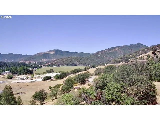 $160,000 | 1400 7th Avenue, Gold Hill, OR 97525