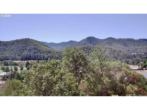 $160,000 | 1400 7th Avenue, Gold Hill, OR 97525