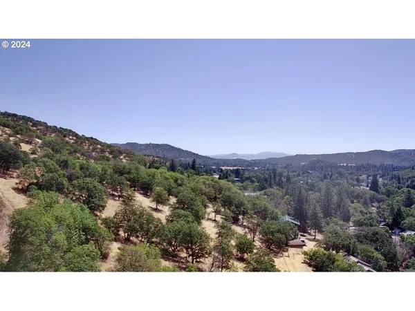 $160,000 | 1400 7th Avenue, Gold Hill, OR 97525