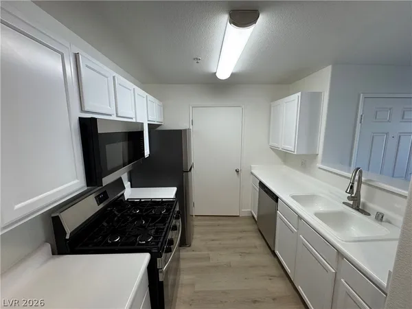 $1,300 | 950 Seven Hills Drive, Unit 217, Henderson, NV 89052