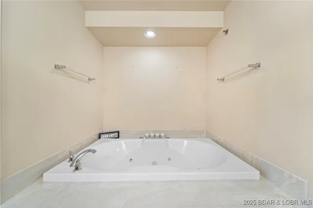 $369,000 | 68 Lighthouse Road, Unit 344, Lake Ozark, MO 65049