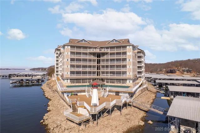 $369,000 | 68 Lighthouse Road, Unit 344, Lake Ozark, MO 65049
