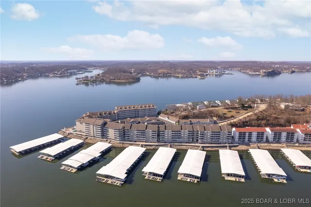 $369,000 | 68 Lighthouse Road, Unit 344, Lake Ozark, MO 65049
