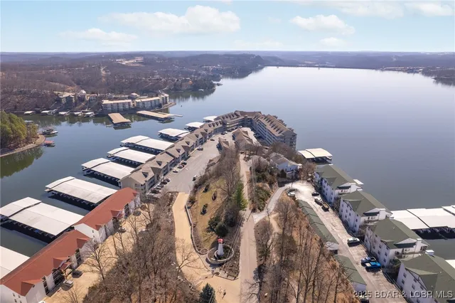 $369,000 | 68 Lighthouse Road, Unit 344, Lake Ozark, MO 65049