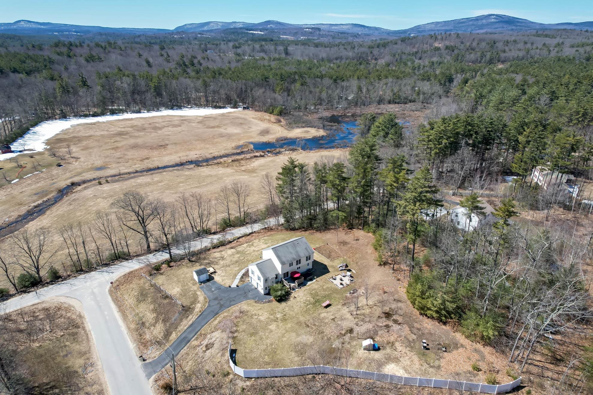 5 Carriage Hill Road Wilton, NH 03086 - Photo 3 of 40