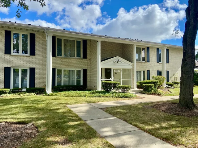 $245,000 | 1306 South New Wilke Road, Unit 2B, Arlington Heights, IL 60005