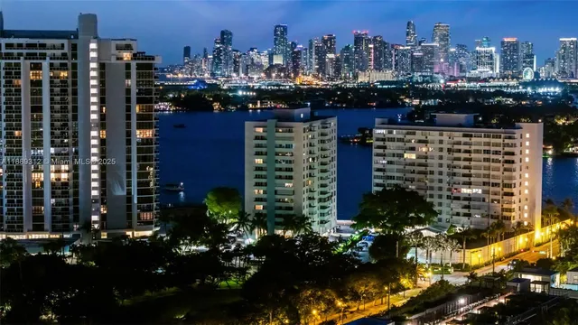 $9,000 | 5 Island Avenue, Unit 5D, Miami Beach, FL 33139