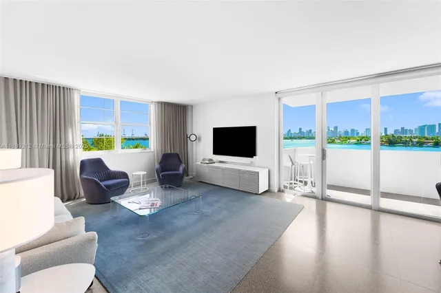 $9,000 | 5 Island Avenue, Unit 5D, Miami Beach, FL 33139