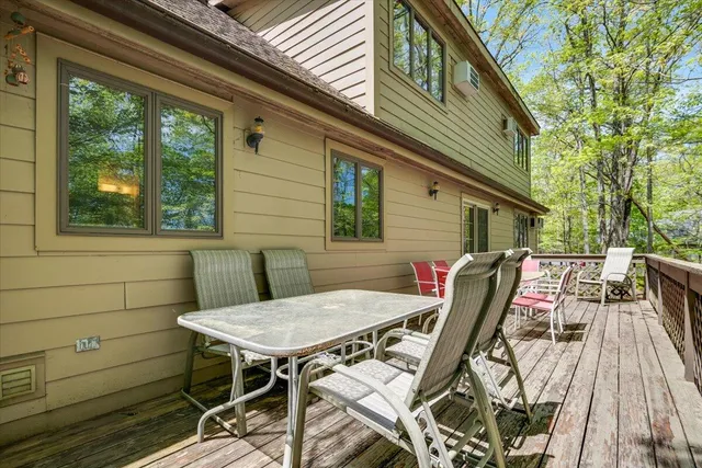 $535,000 | 146 Cove Point Circle, Lakeville, PA 18438