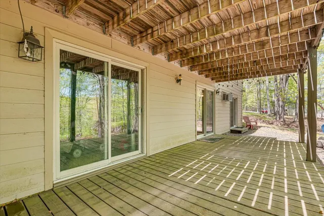 $535,000 | 146 Cove Point Circle, Lakeville, PA 18438