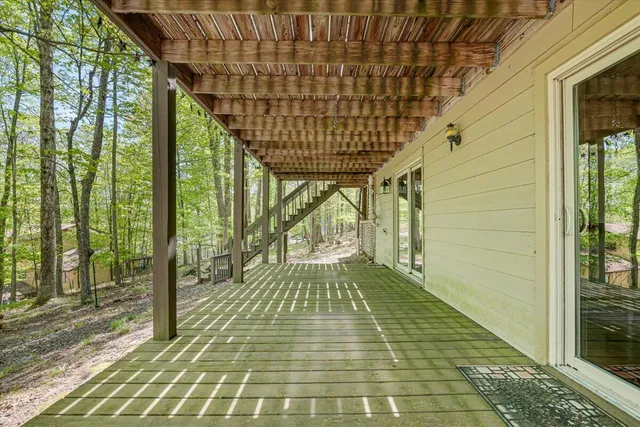 $535,000 | 146 Cove Point Circle, Lakeville, PA 18438