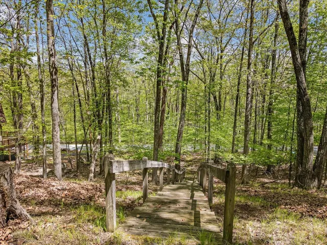 $535,000 | 146 Cove Point Circle, Lakeville, PA 18438