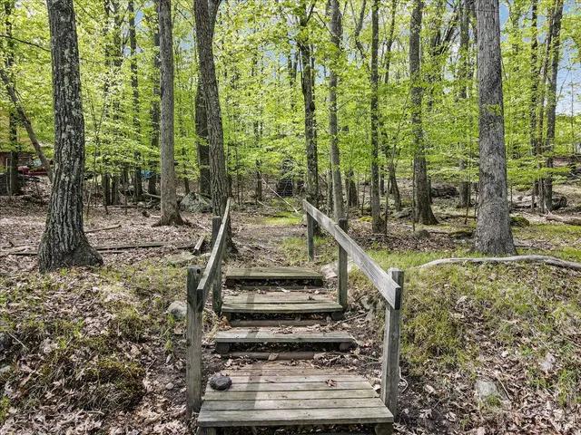 $535,000 | 146 Cove Point Circle, Lakeville, PA 18438