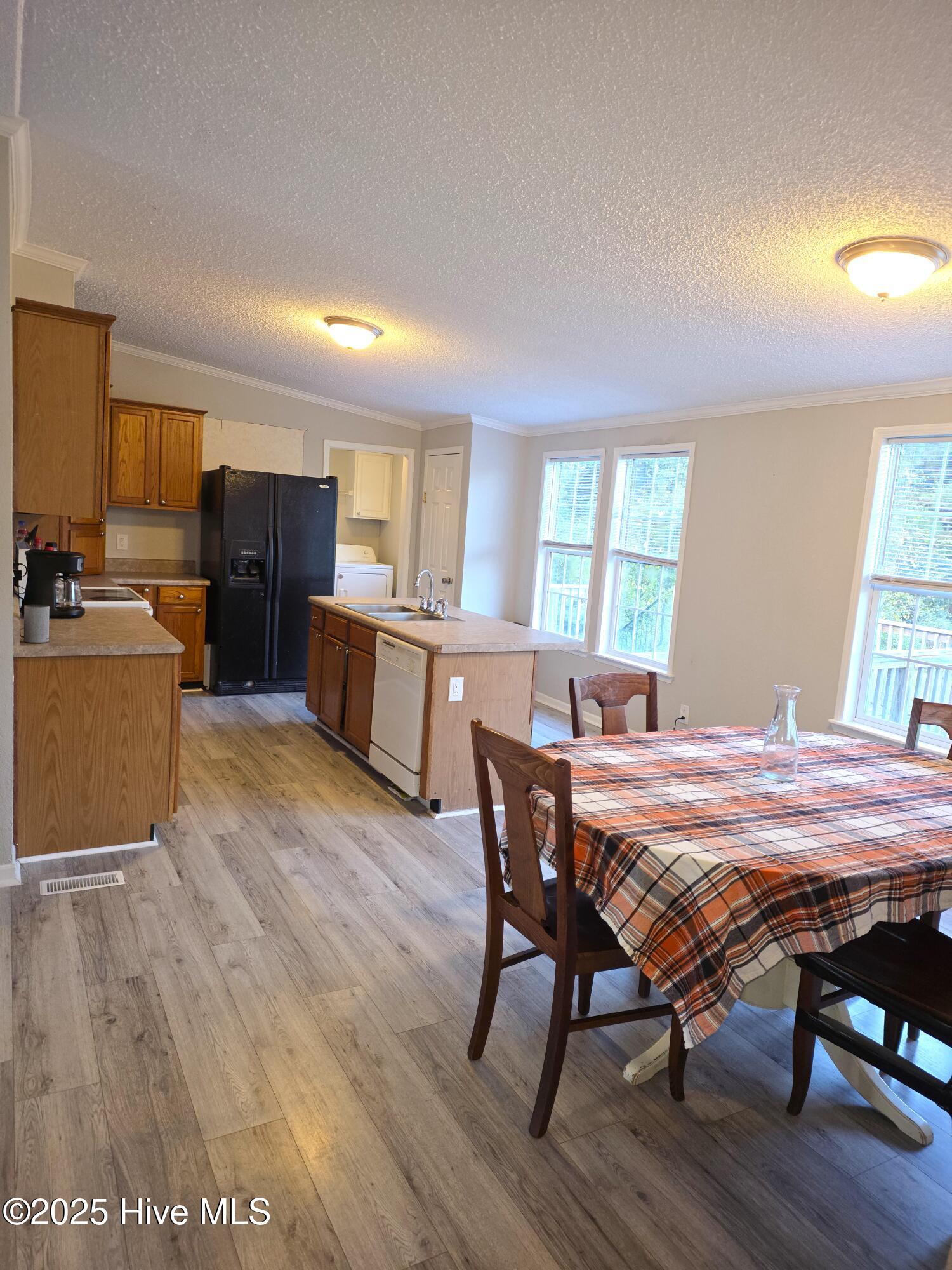 361 Fowler Manning Road Richlands, NC 28574 - Photo 14 of 39 Kitchen/Dining