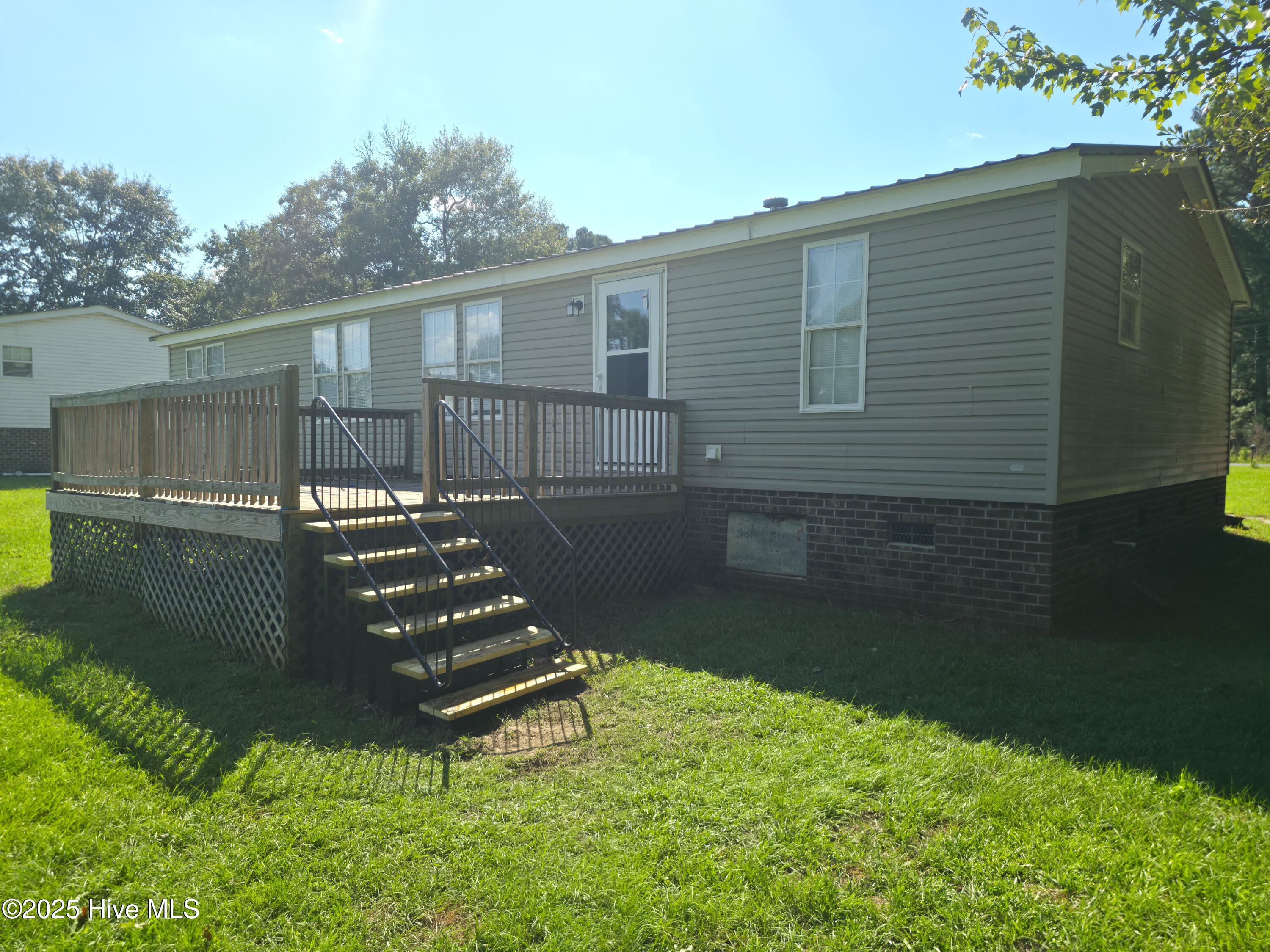 361 Fowler Manning Road Richlands, NC 28574 - Photo 7 of 39 Left Rear