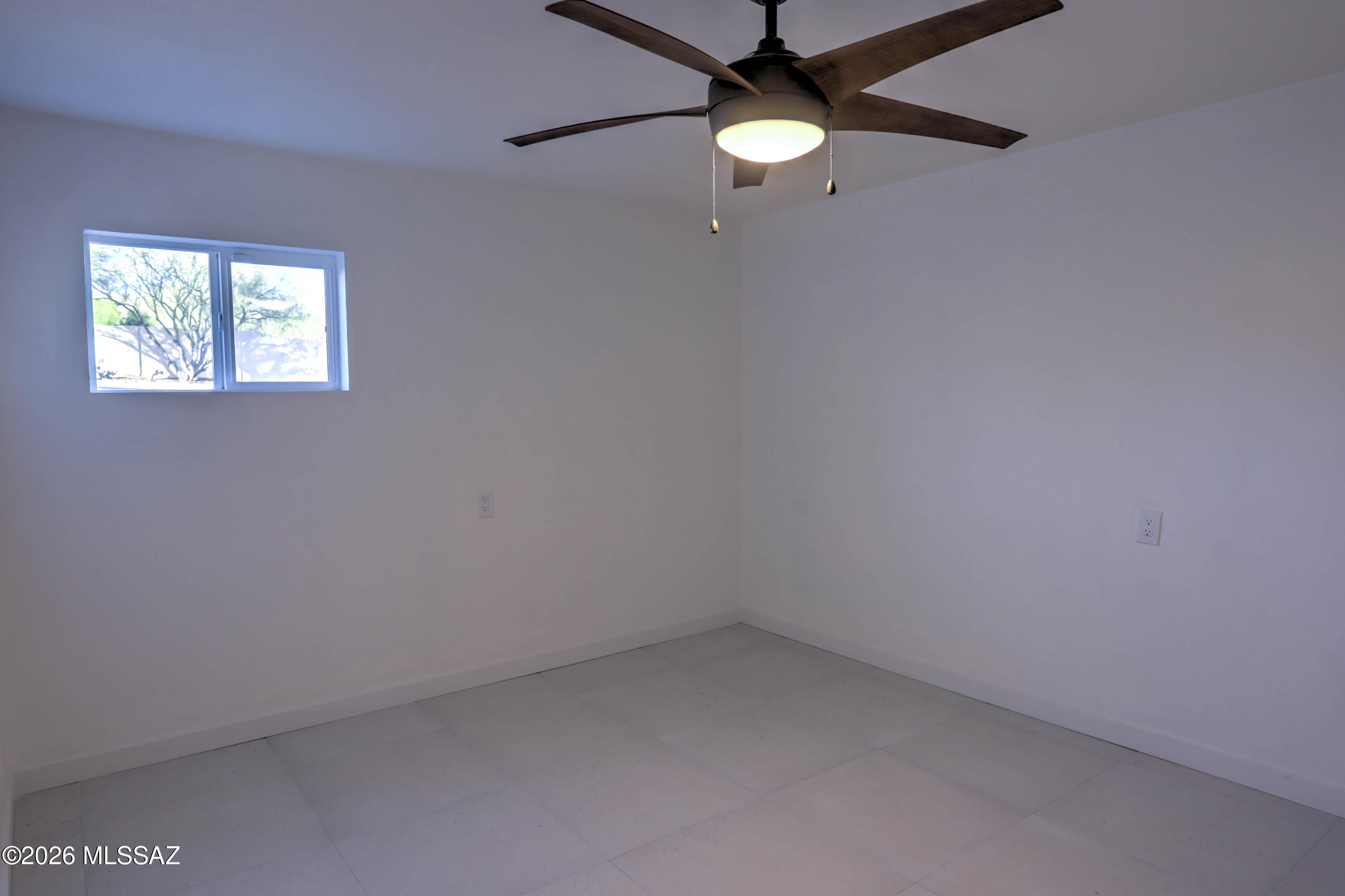 4939 East River Road Tucson, AZ 85718 - Photo 23 of 29 an empty room with a window