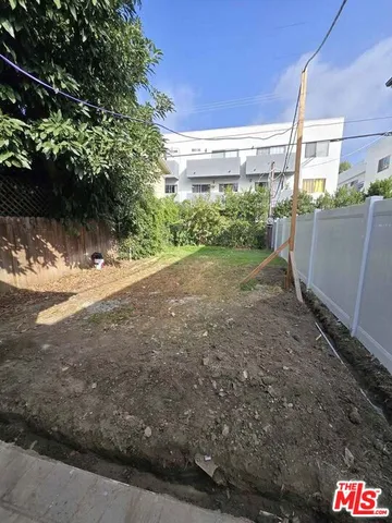 $3,850 | 14123 Califa Street, Van Nuys, CA 91401