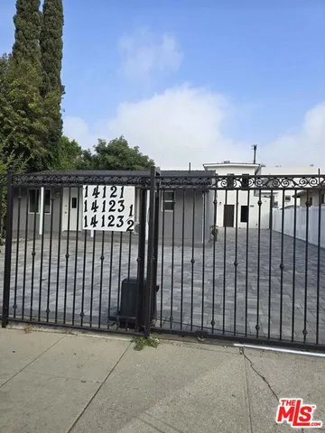 $3,850 | 14123 Califa Street, Van Nuys, CA 91401