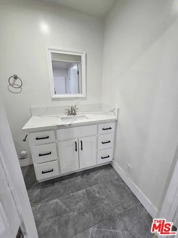 $3,850 | 14123 Califa Street, Van Nuys, CA 91401