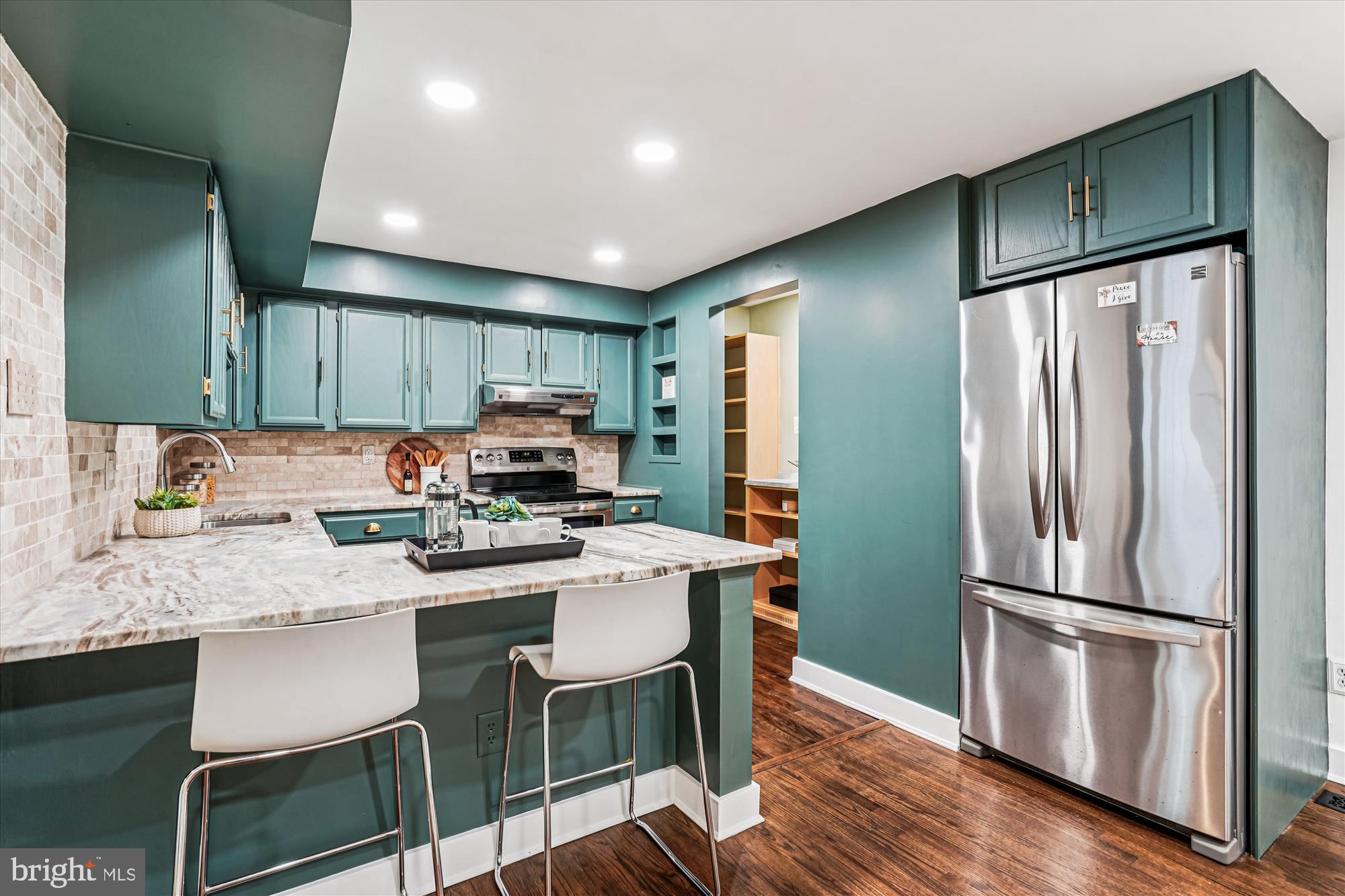 11708 Mossy Creek Lane Reston, VA 20191 - Photo 11 of 50 Kitchen