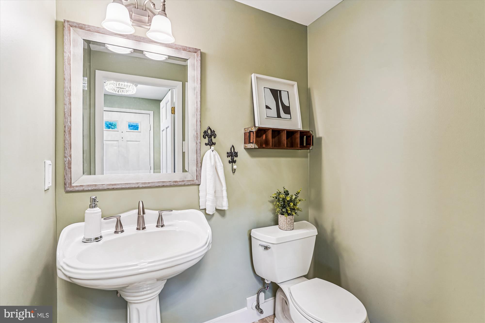 11708 Mossy Creek Lane Reston, VA 20191 - Photo 22 of 50 Powder Room on Main Level