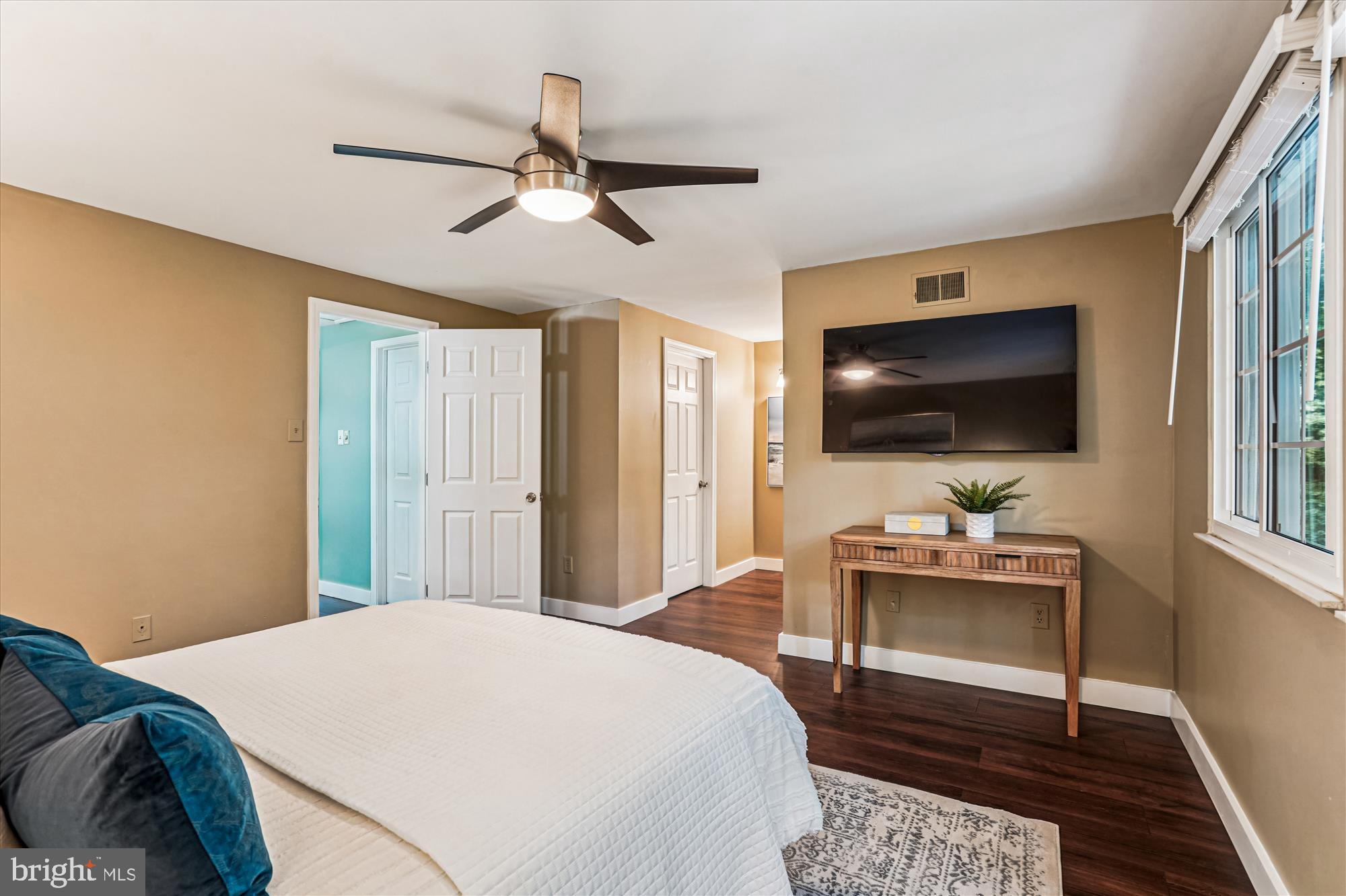 11708 Mossy Creek Lane Reston, VA 20191 - Photo 29 of 50 Primary Bedroom