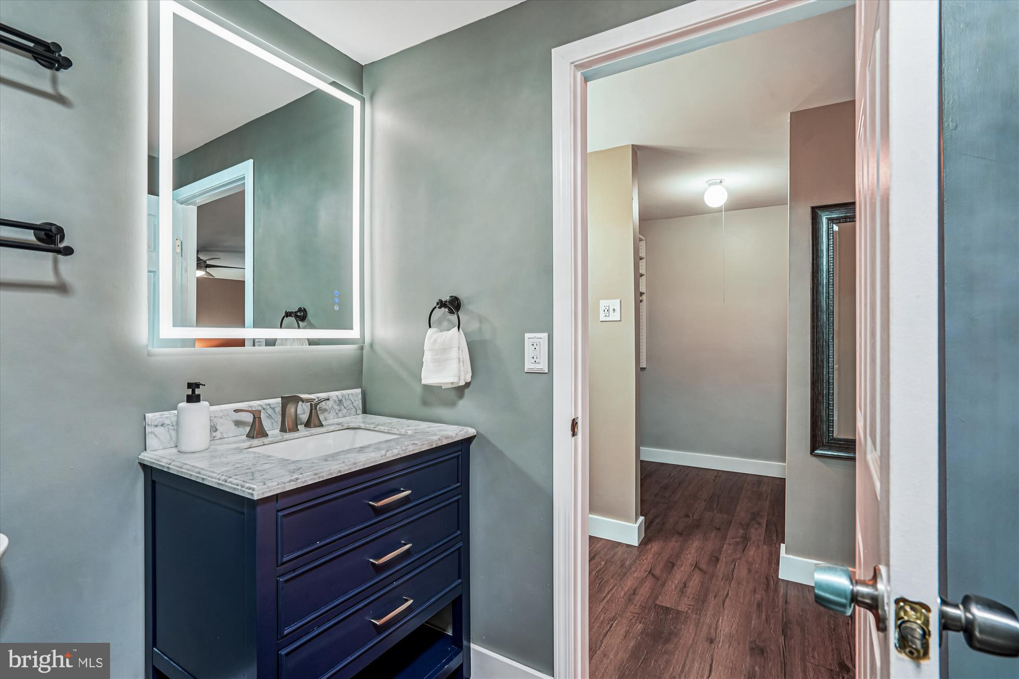 11708 Mossy Creek Lane Reston, VA 20191 - Photo 31 of 50 Primary Bath