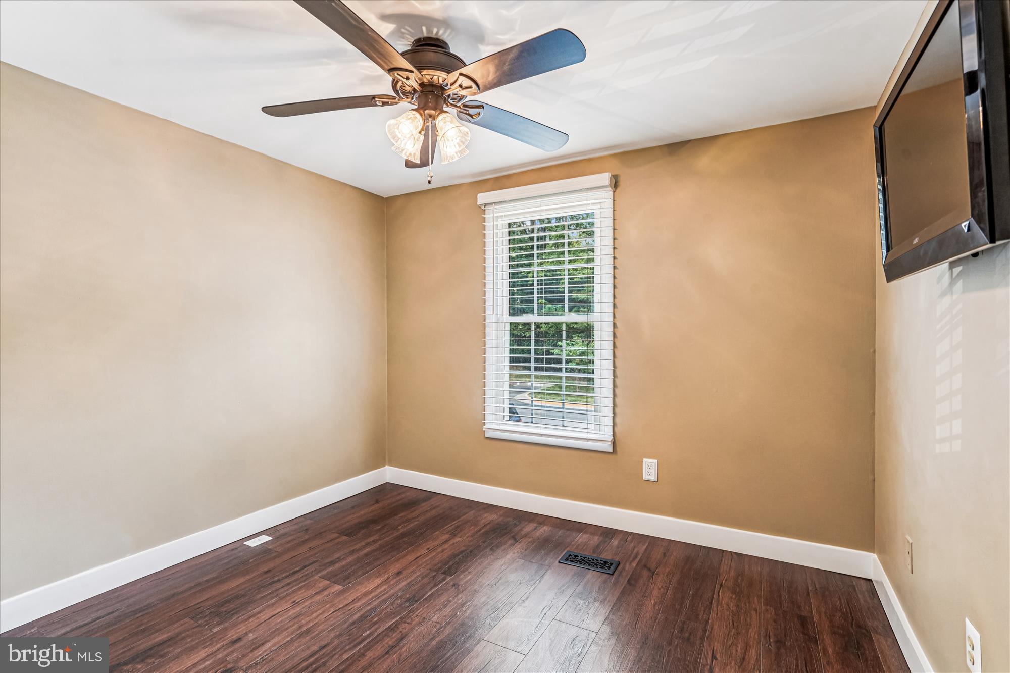 11708 Mossy Creek Lane Reston, VA 20191 - Photo 35 of 50 Bedroom 2