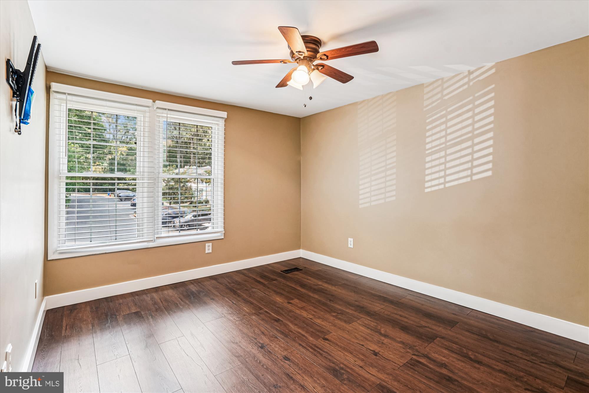 11708 Mossy Creek Lane Reston, VA 20191 - Photo 39 of 50 Bedroom 3