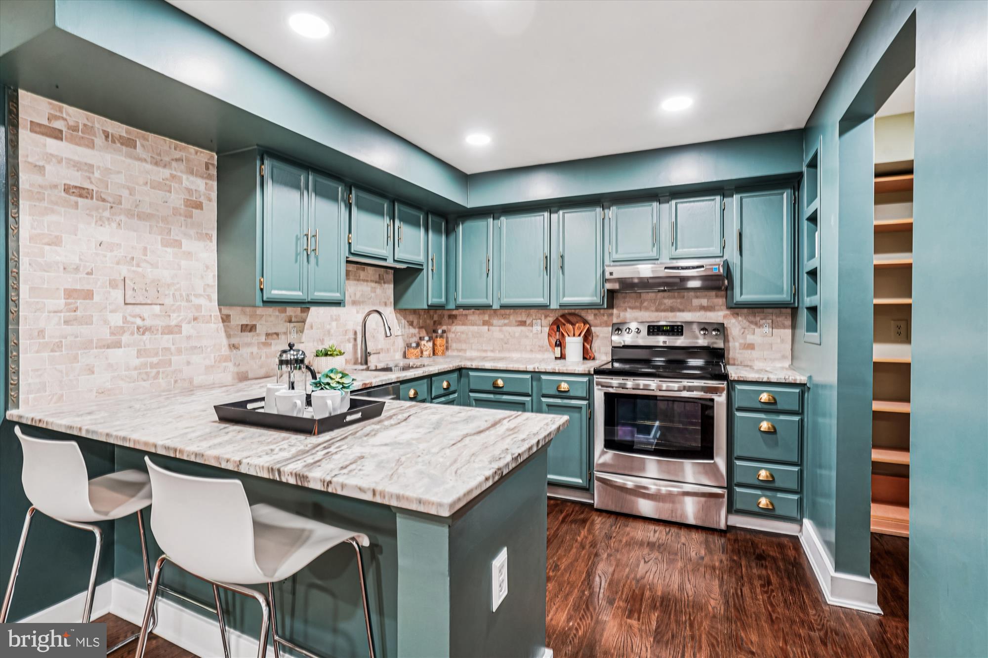 11708 Mossy Creek Lane Reston, VA 20191 - Photo 7 of 50 Kitchen