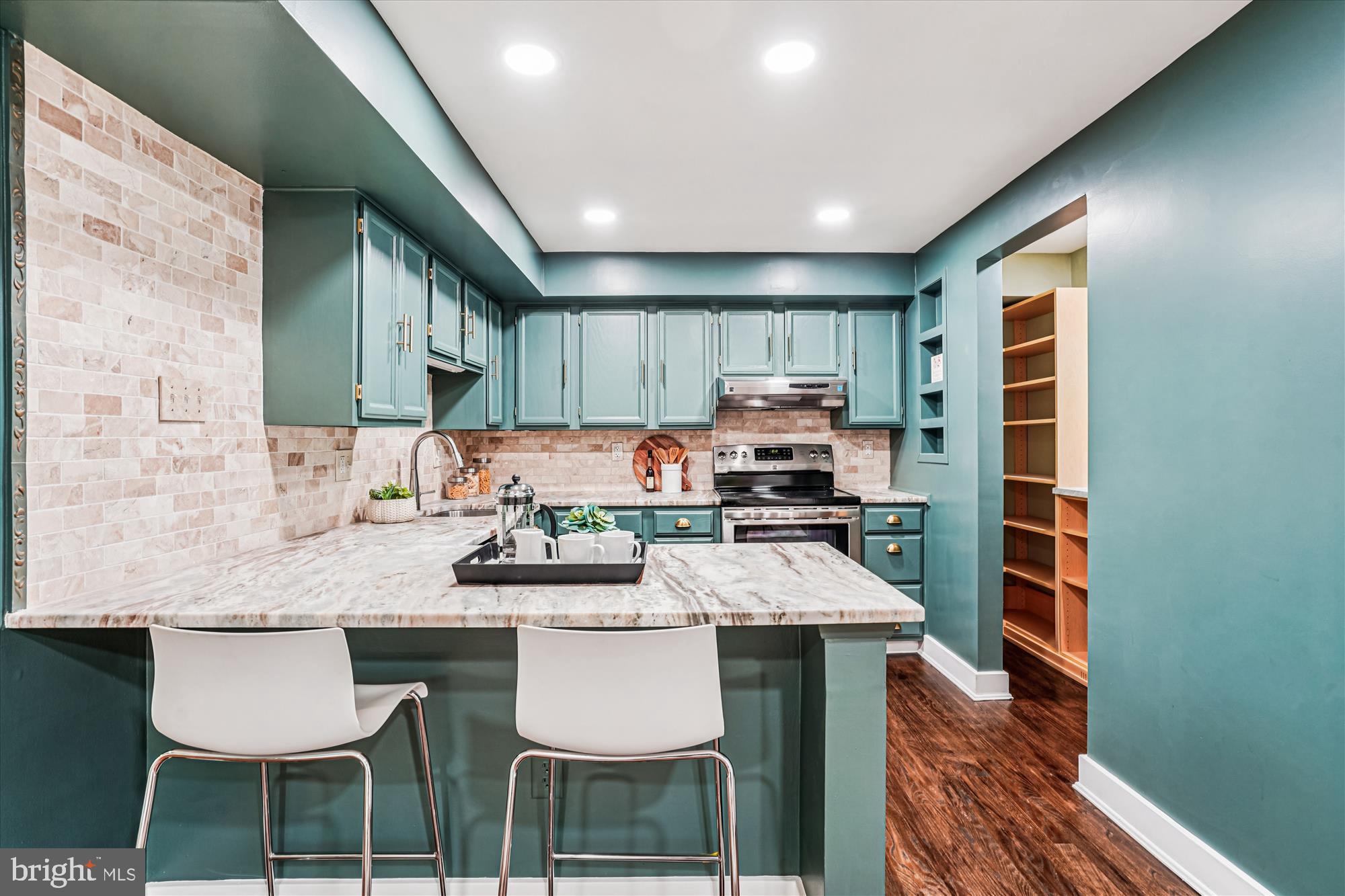 11708 Mossy Creek Lane Reston, VA 20191 - Photo 8 of 50 Kitchen