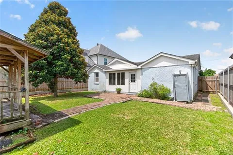 $299,000 | 1321 Lakeshore Drive, Metairie, LA 70005